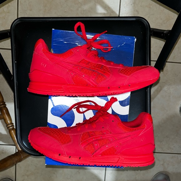 ASICS Gel Classic Red Sneakers - Picture 1 of 6